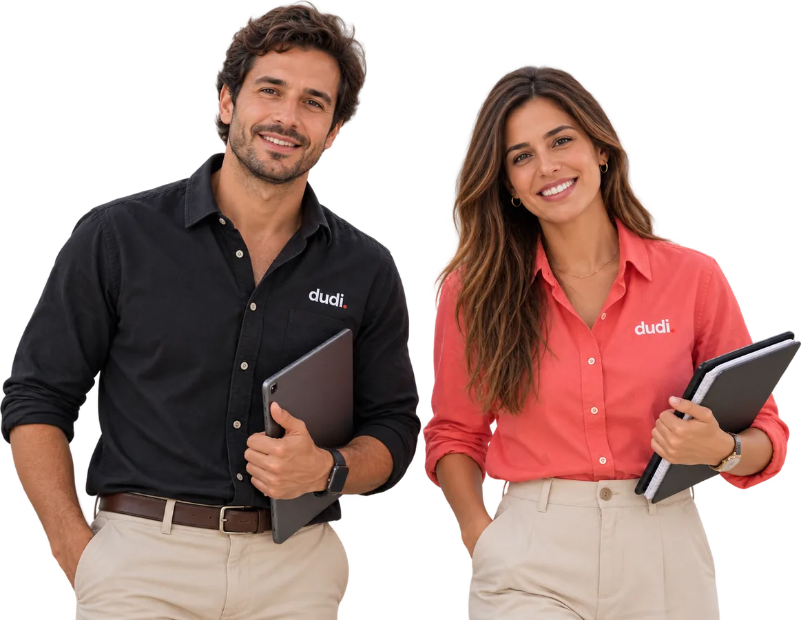 Dos asesores de dudi sonriendo con sus tablets